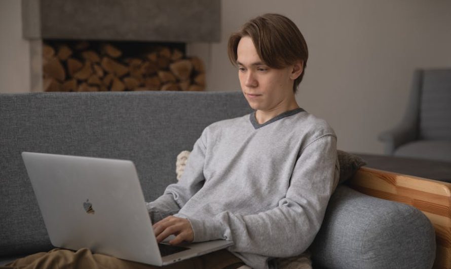 Suno AI генератор музыки для блогеров и создателей контента